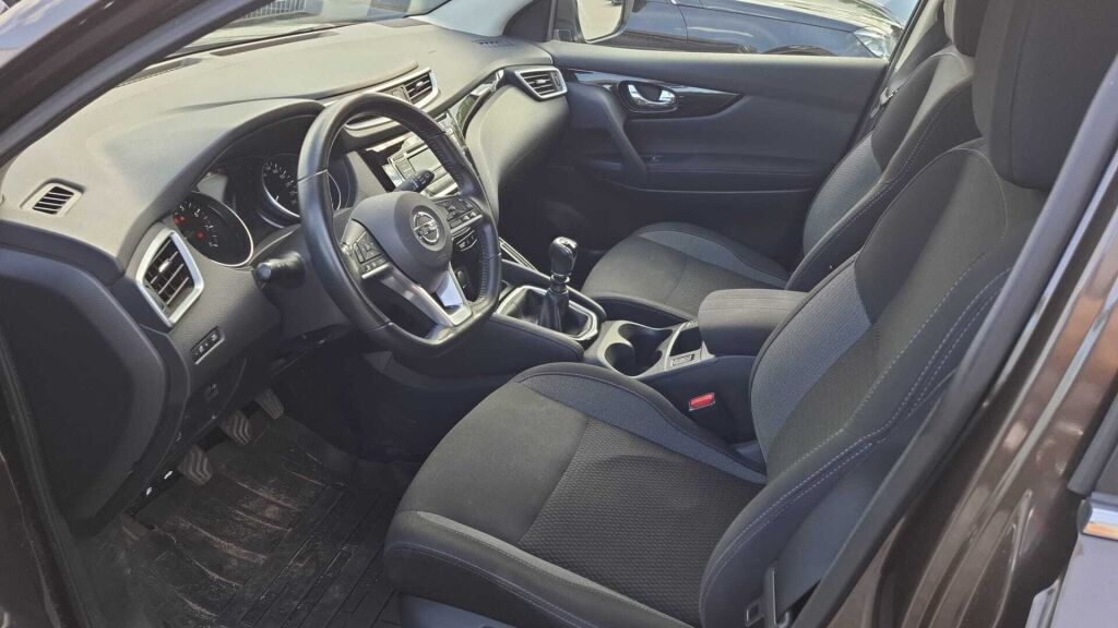 Nissan Qashqai 2018 Ruskea (beige)
