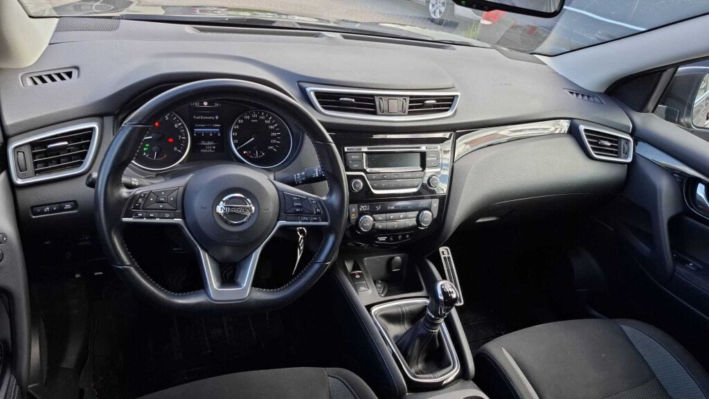 Nissan Qashqai 2018 Ruskea (beige)