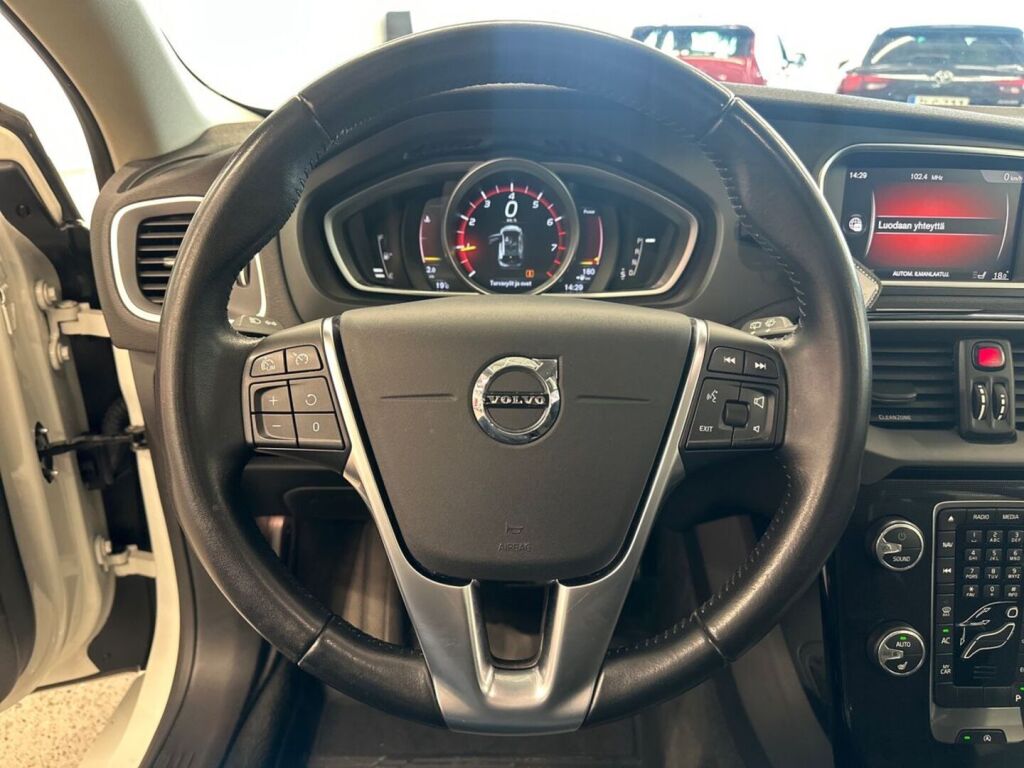 Volvo V40 2019 Valkoinen