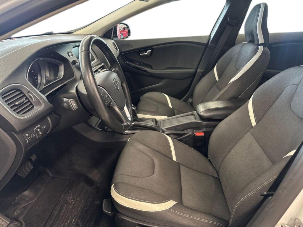 Volvo V40 2019 Valkoinen