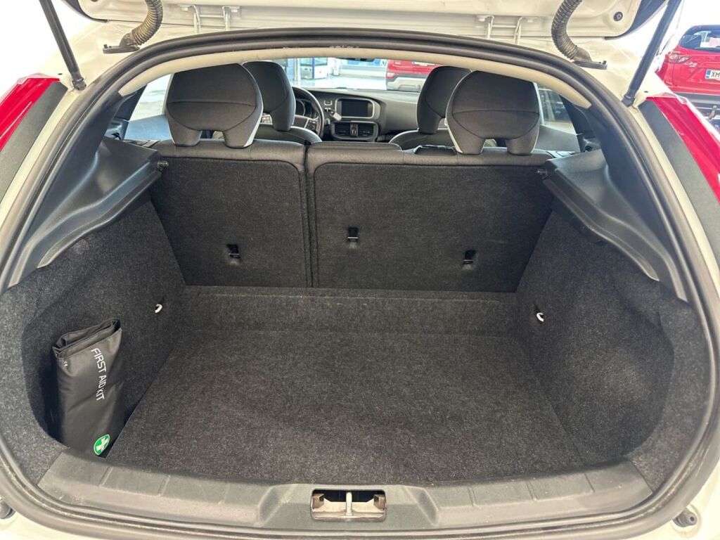 Volvo V40 2019 Valkoinen