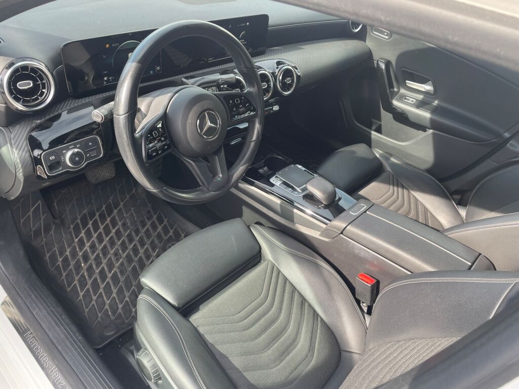 Mercedes-Benz A 2019 Valkoinen
