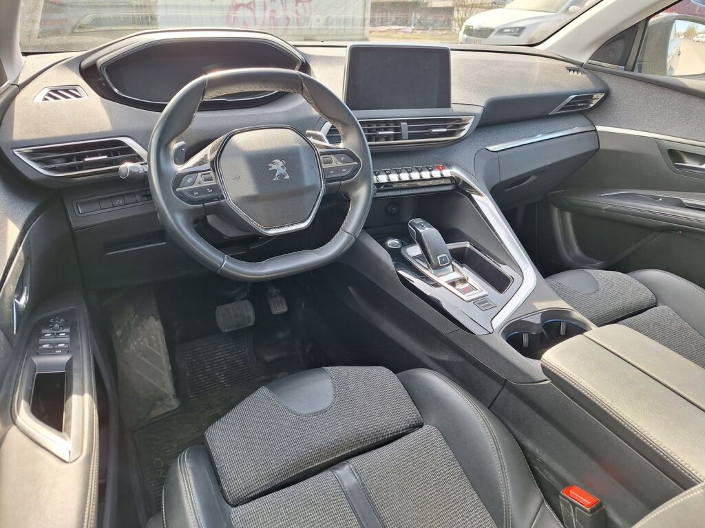 Peugeot 5008 2019 Musta