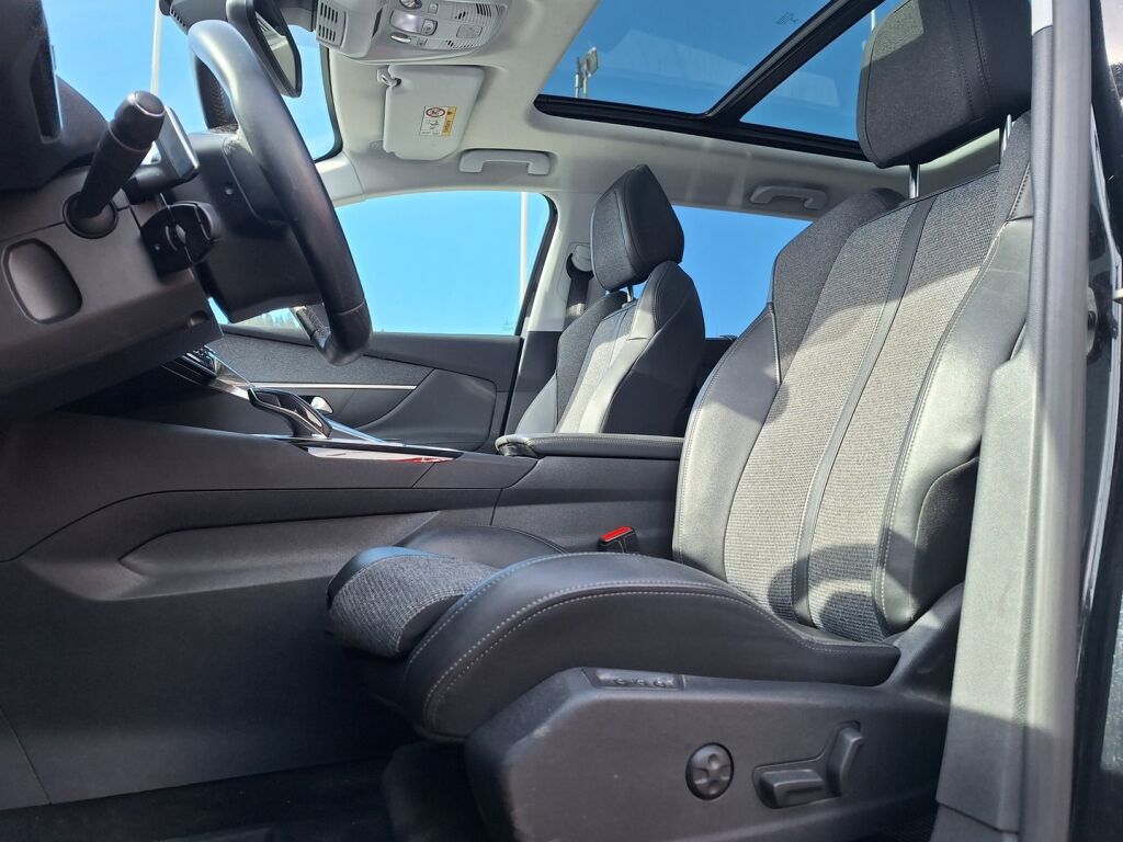 Peugeot 5008 2019 Musta