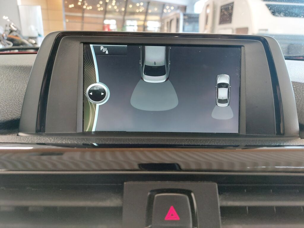 BMW 320 2012 Punainen