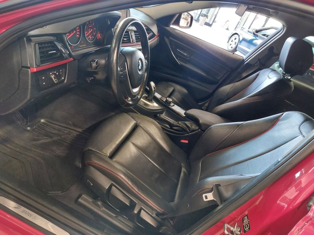 BMW 320 2012 Punainen