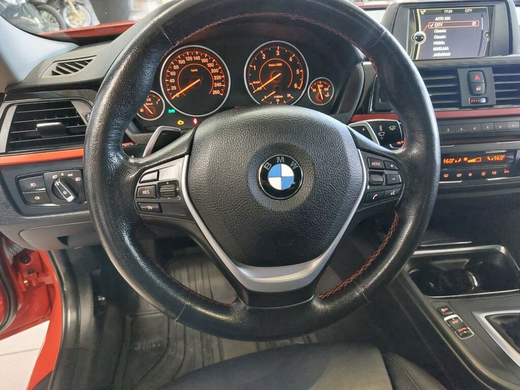 BMW 320 2012 Punainen