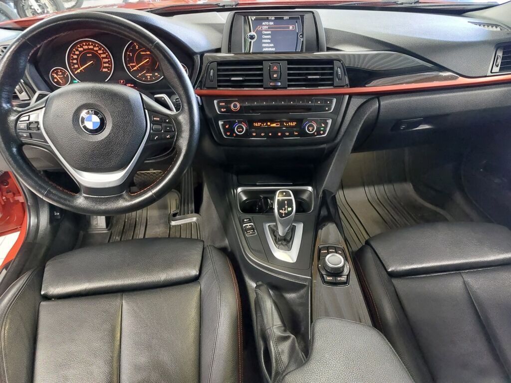 BMW 320 2012 Punainen