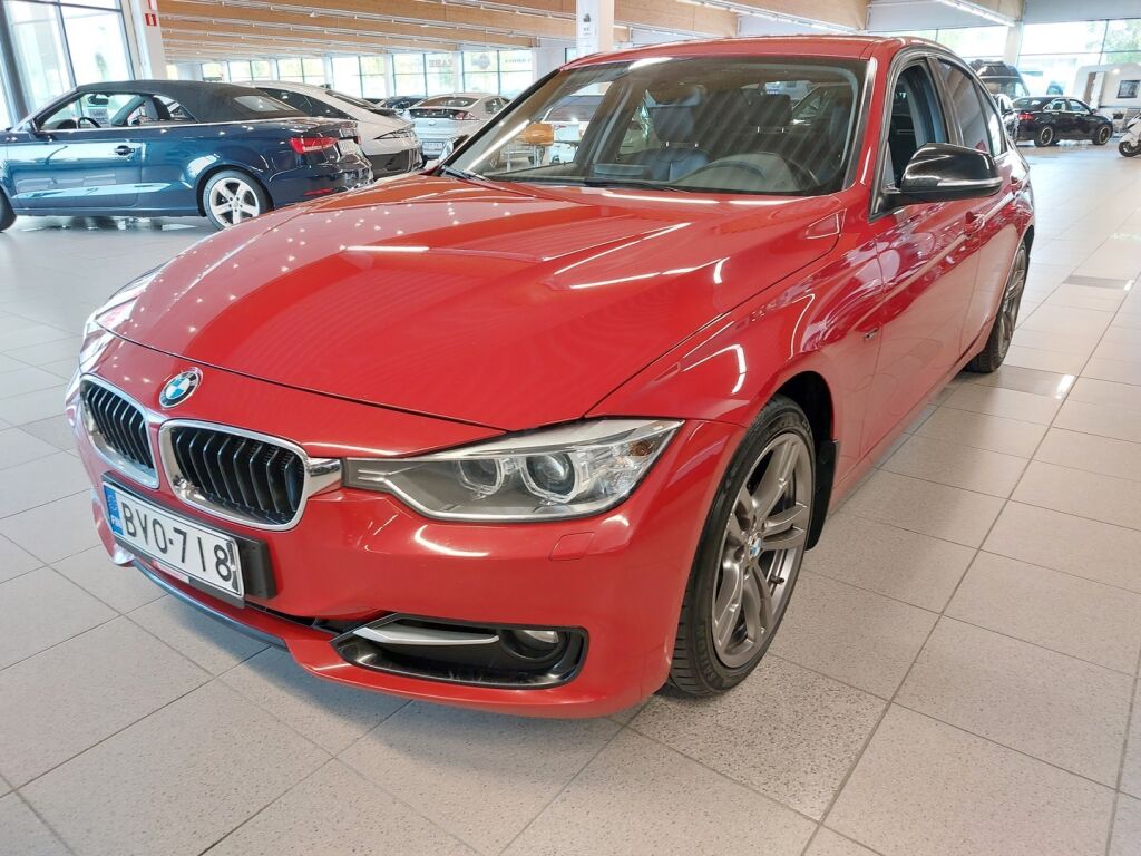 BMW 320 2012 Punainen