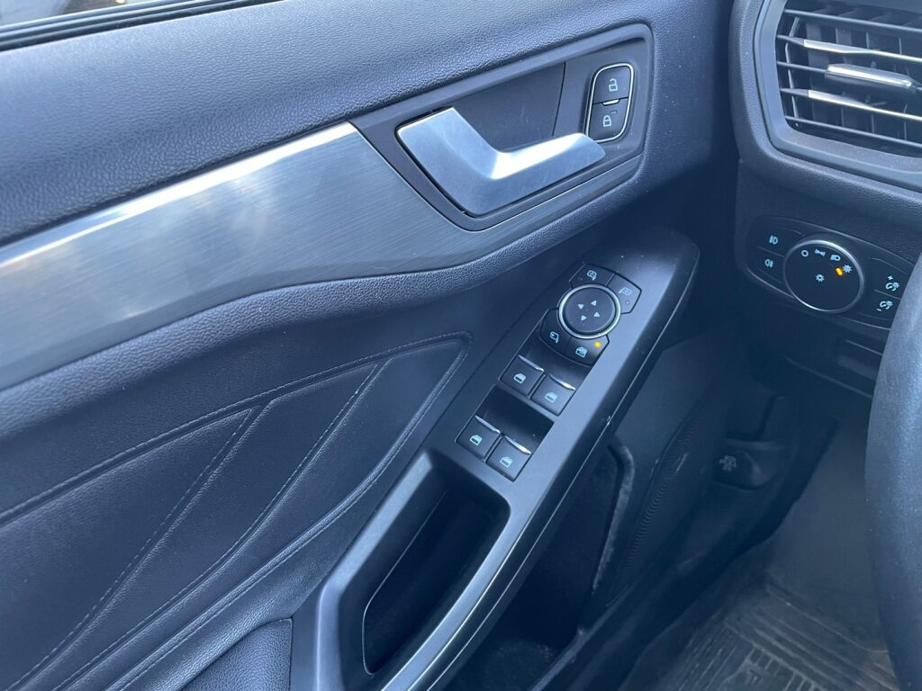 Ford Focus 2019 Valkoinen