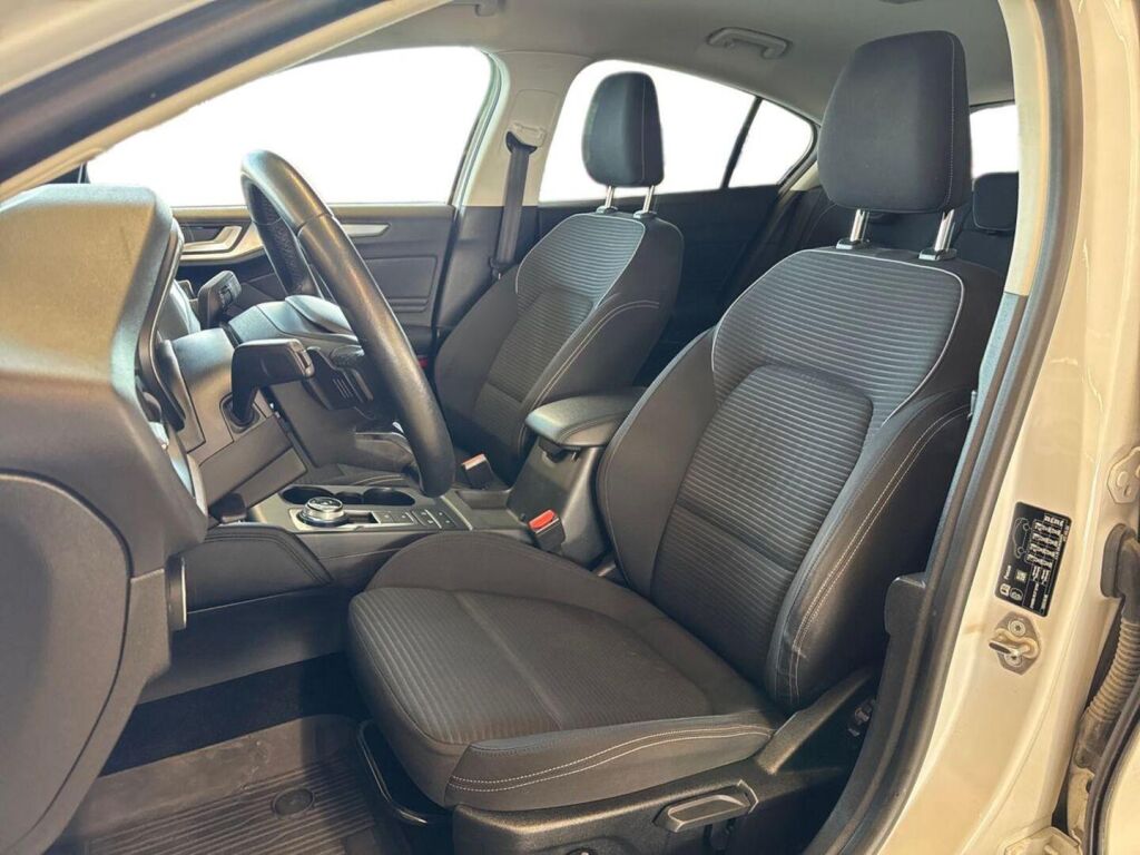 Ford Focus 2019 Valkoinen