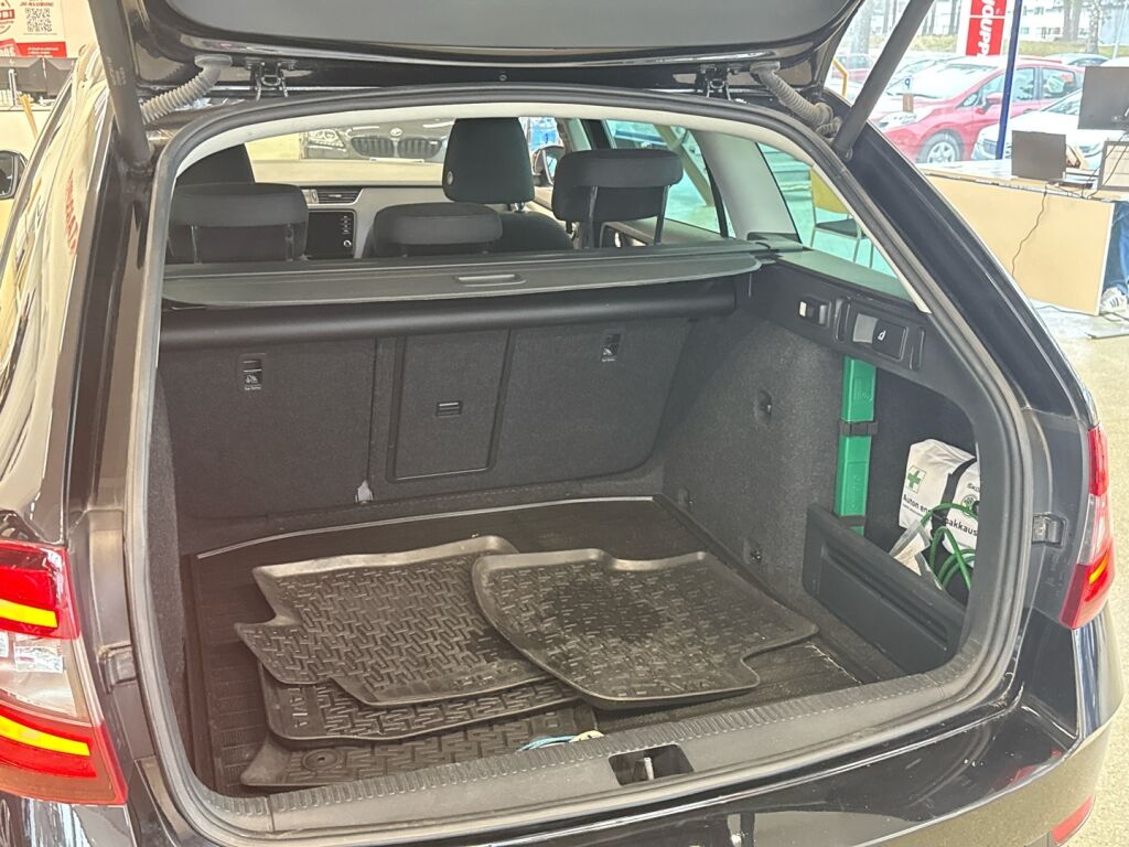 Skoda Octavia 2019 Musta