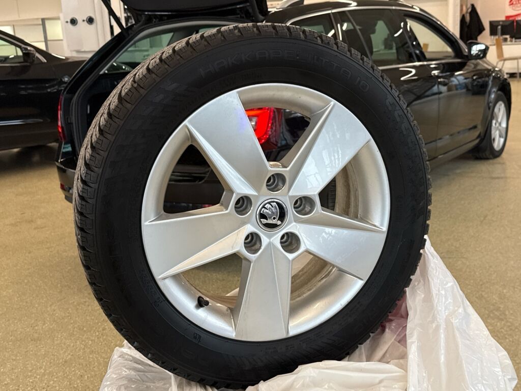 Skoda Octavia 2019 Musta