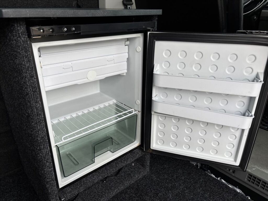 Volkswagen Crafter 2020 Musta