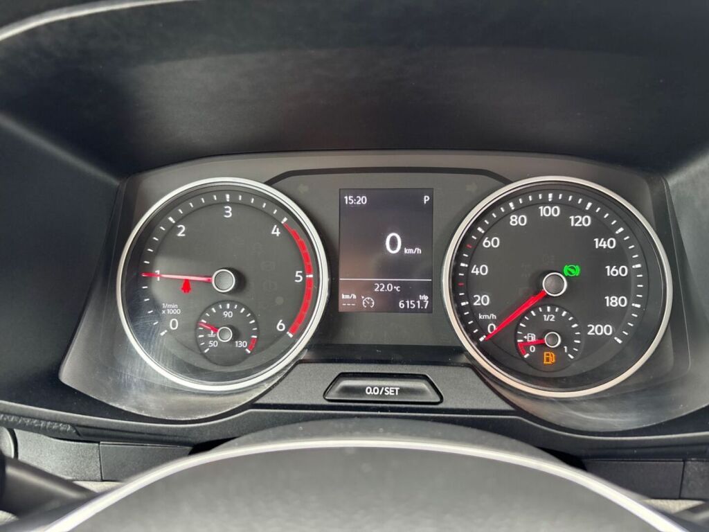 Volkswagen Crafter 2020 Musta