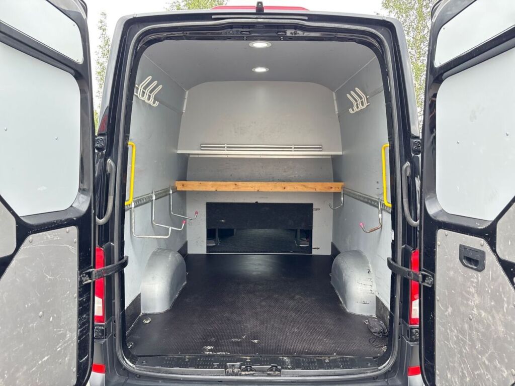 Volkswagen Crafter 2020 Musta