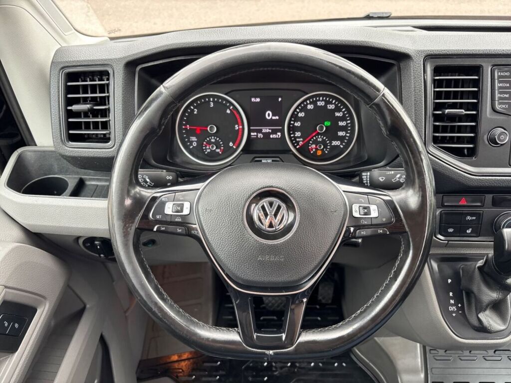 Volkswagen Crafter 2020 Musta