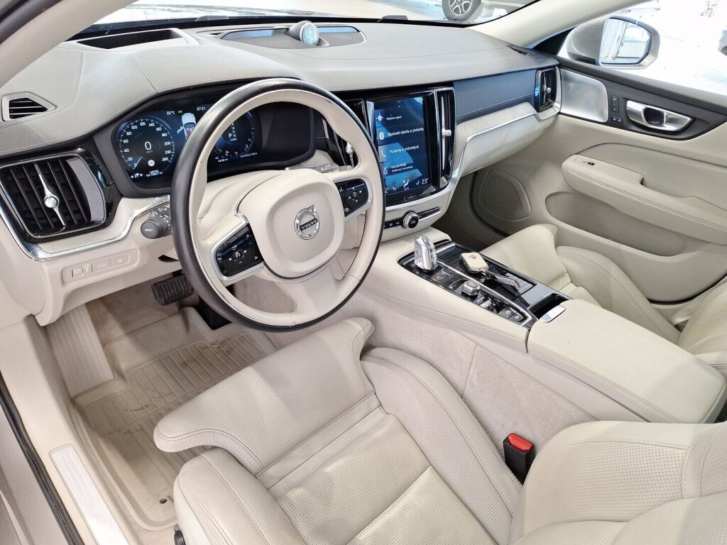 Volvo V60 2019 Harmaa