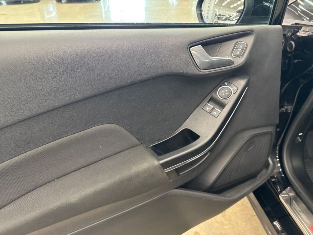 Ford Fiesta 2019 Musta