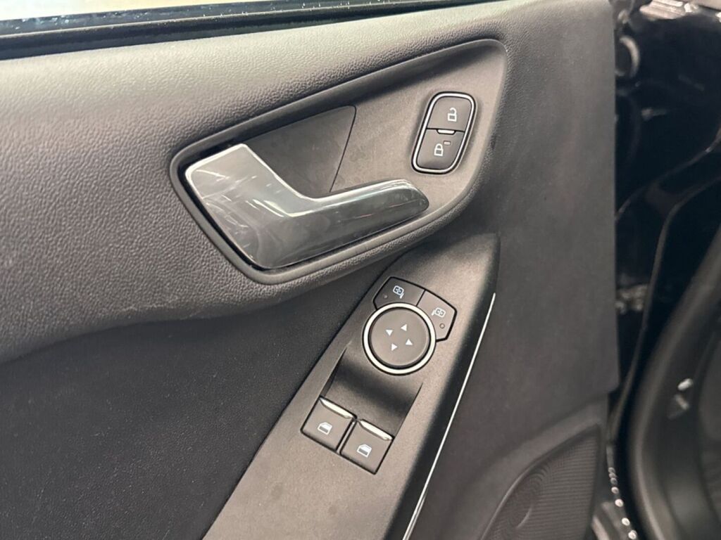 Ford Fiesta 2019 Musta
