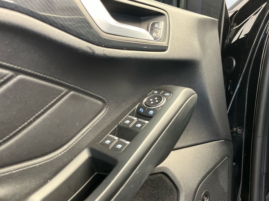 Ford Focus 2019 Musta