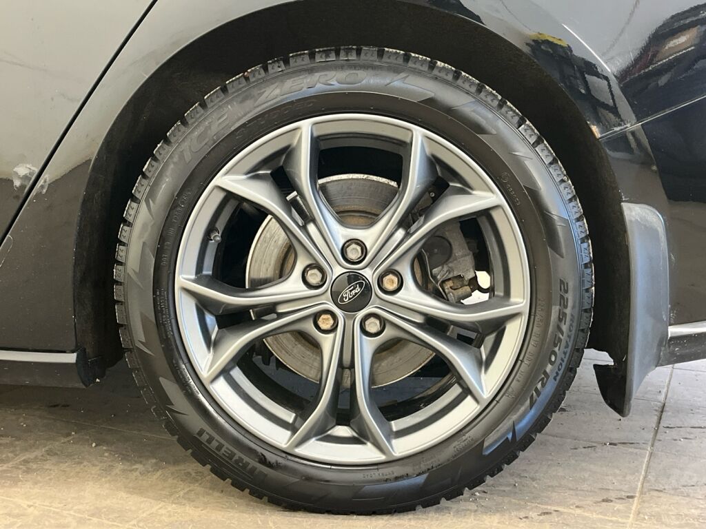 Ford Focus 2019 Musta