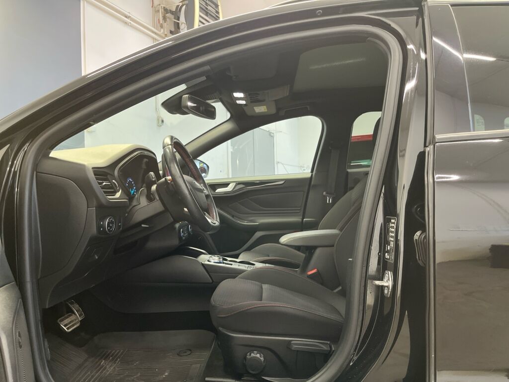 Ford Focus 2019 Musta