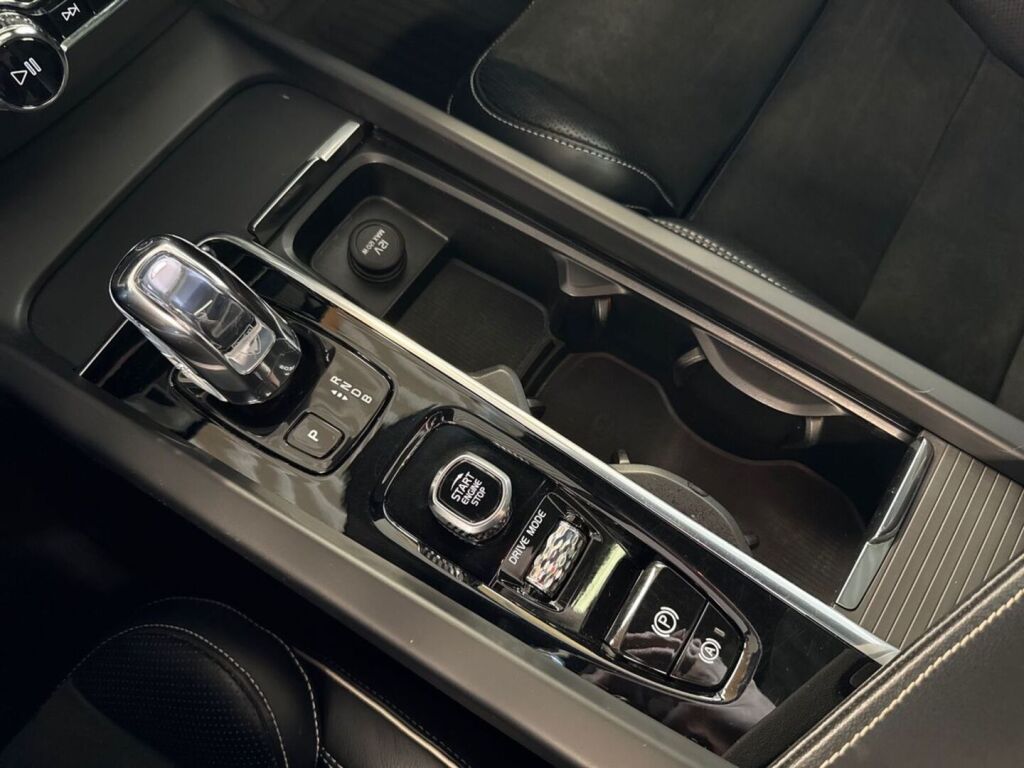 Volvo XC60 2018 Harmaa