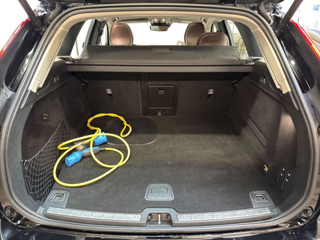 Volvo XC60 2019 Musta