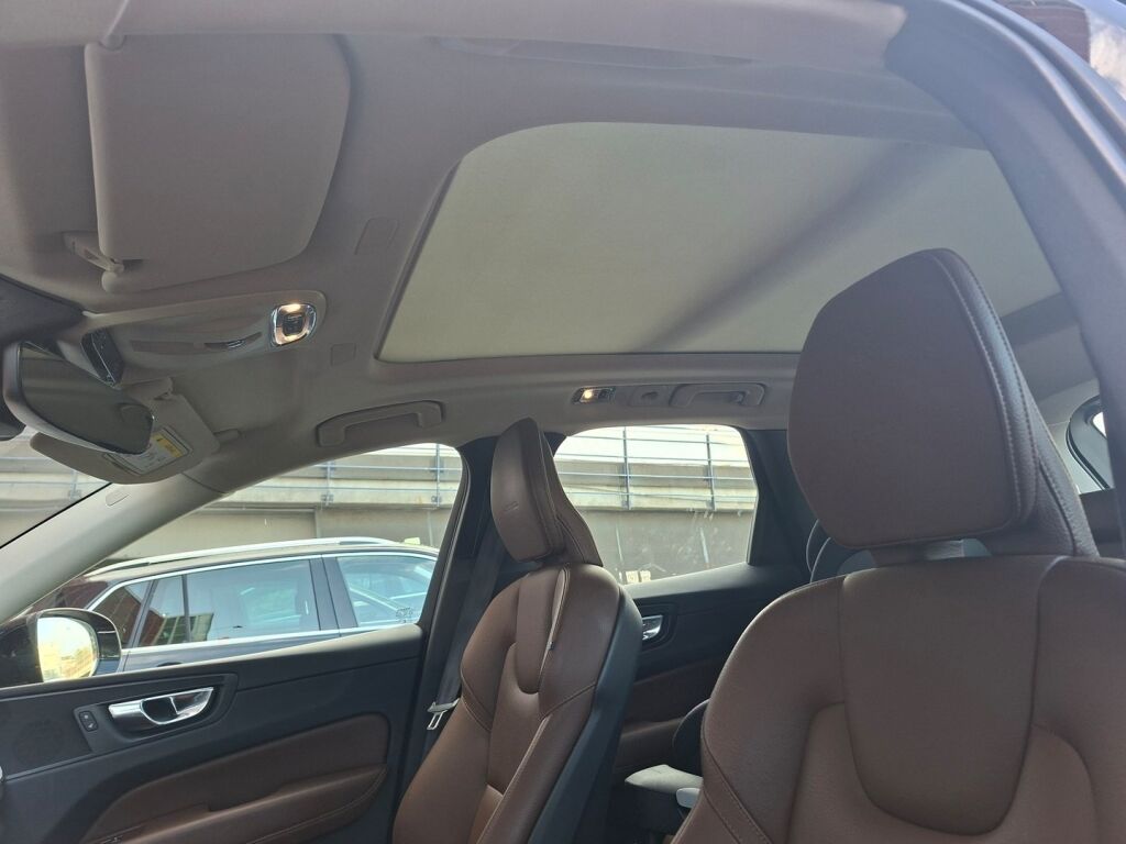 Volvo XC60 2019 Musta