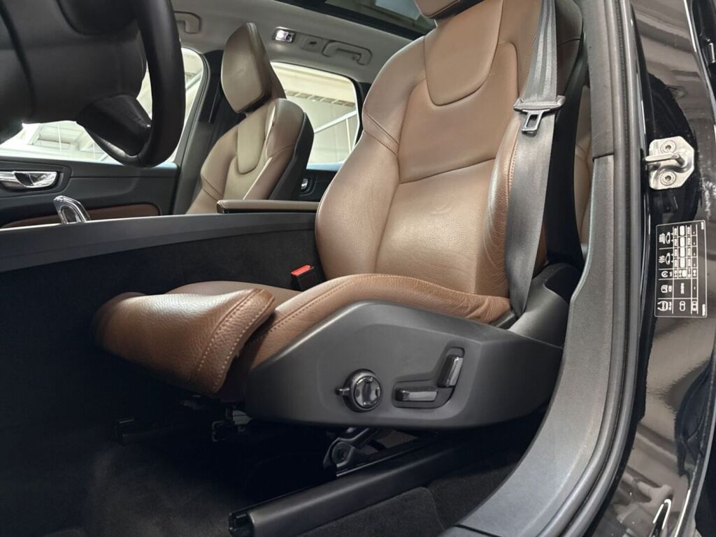 Volvo XC60 2019 Musta