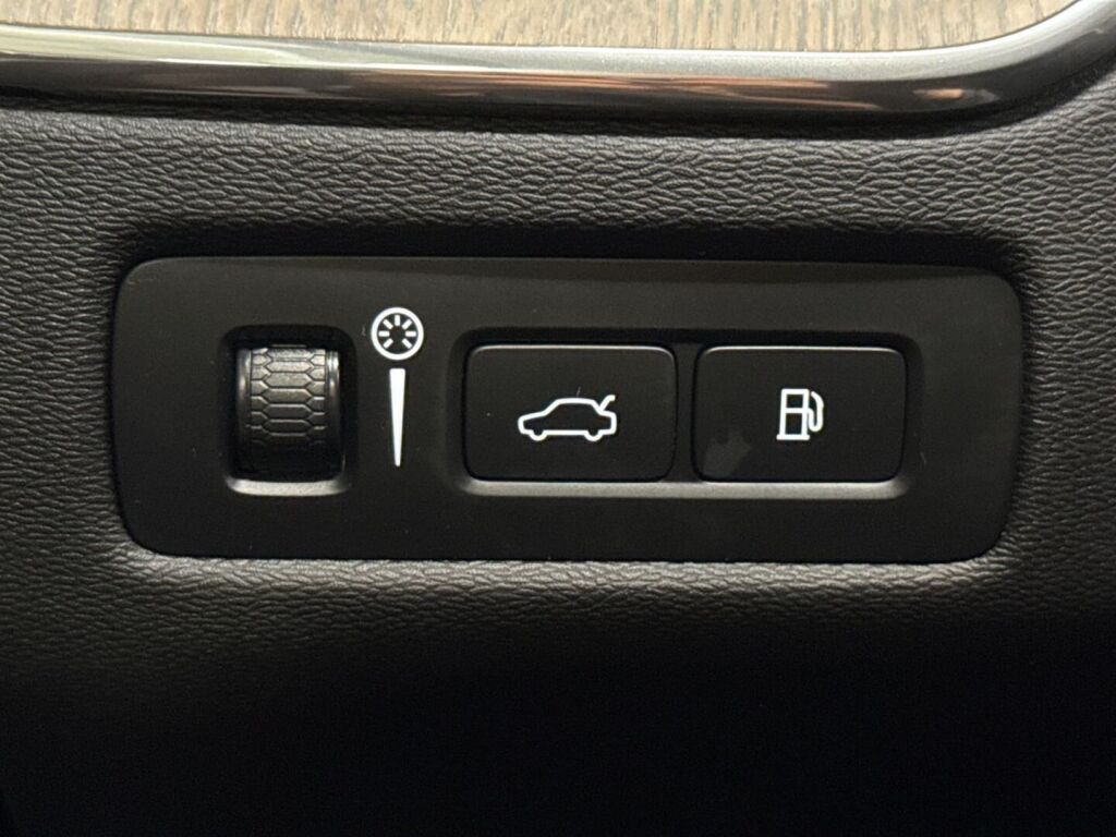 Volvo XC60 2019 Musta