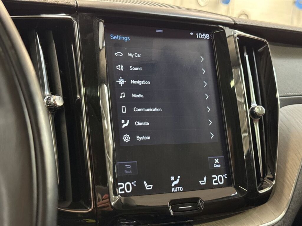 Volvo XC60 2019 Musta