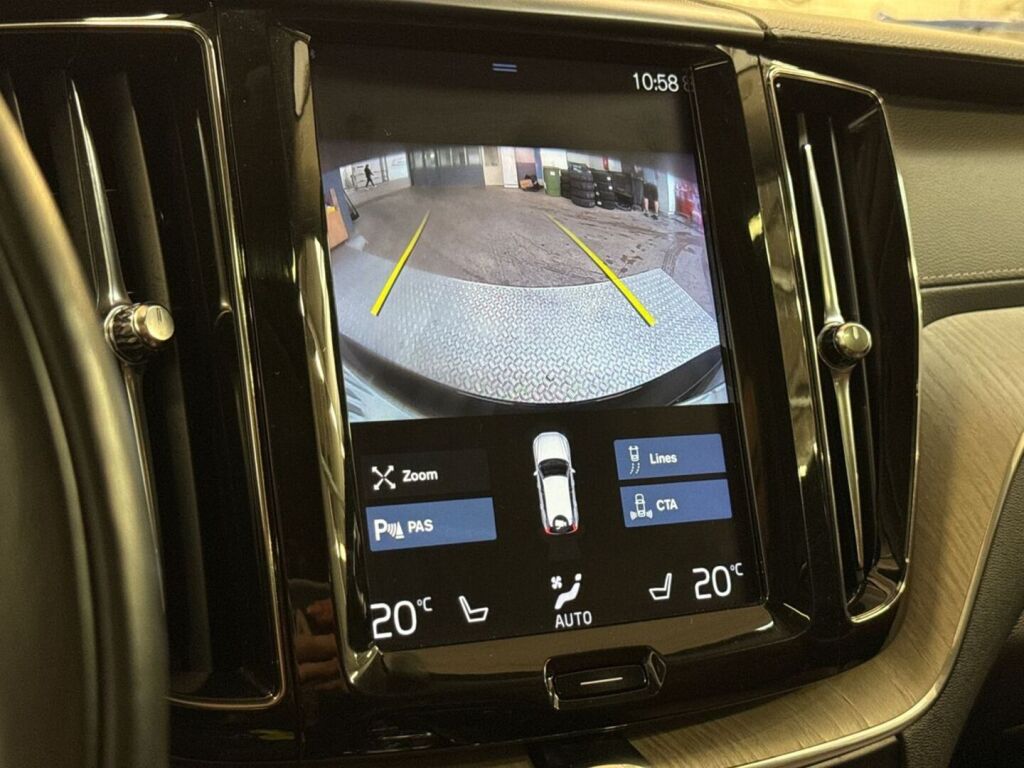 Volvo XC60 2019 Musta