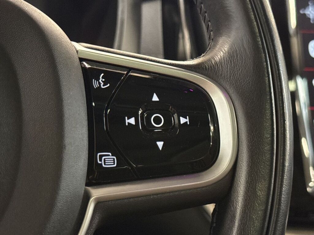 Volvo XC60 2019 Musta