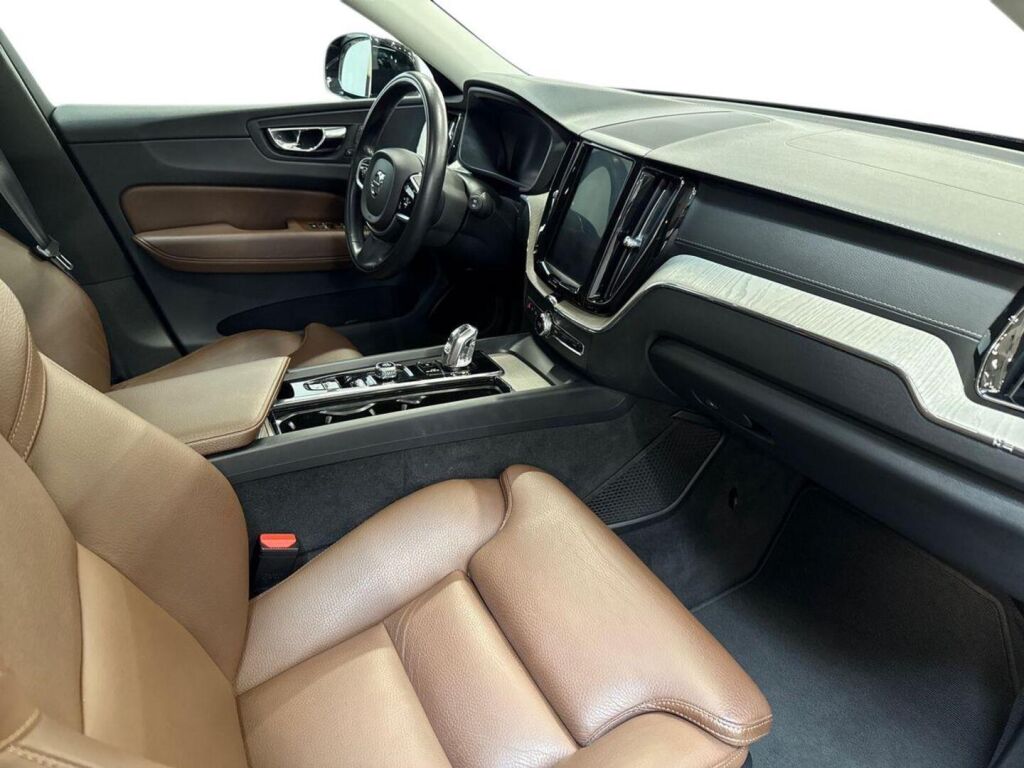 Volvo XC60 2019 Musta