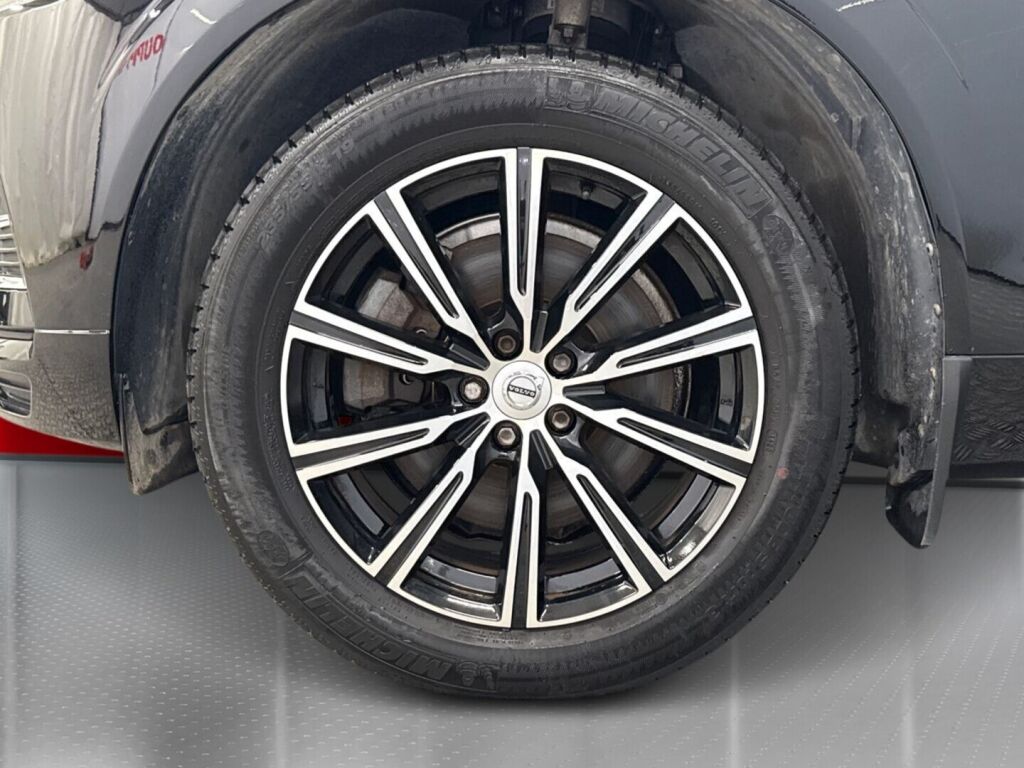 Volvo XC60 2019 Musta