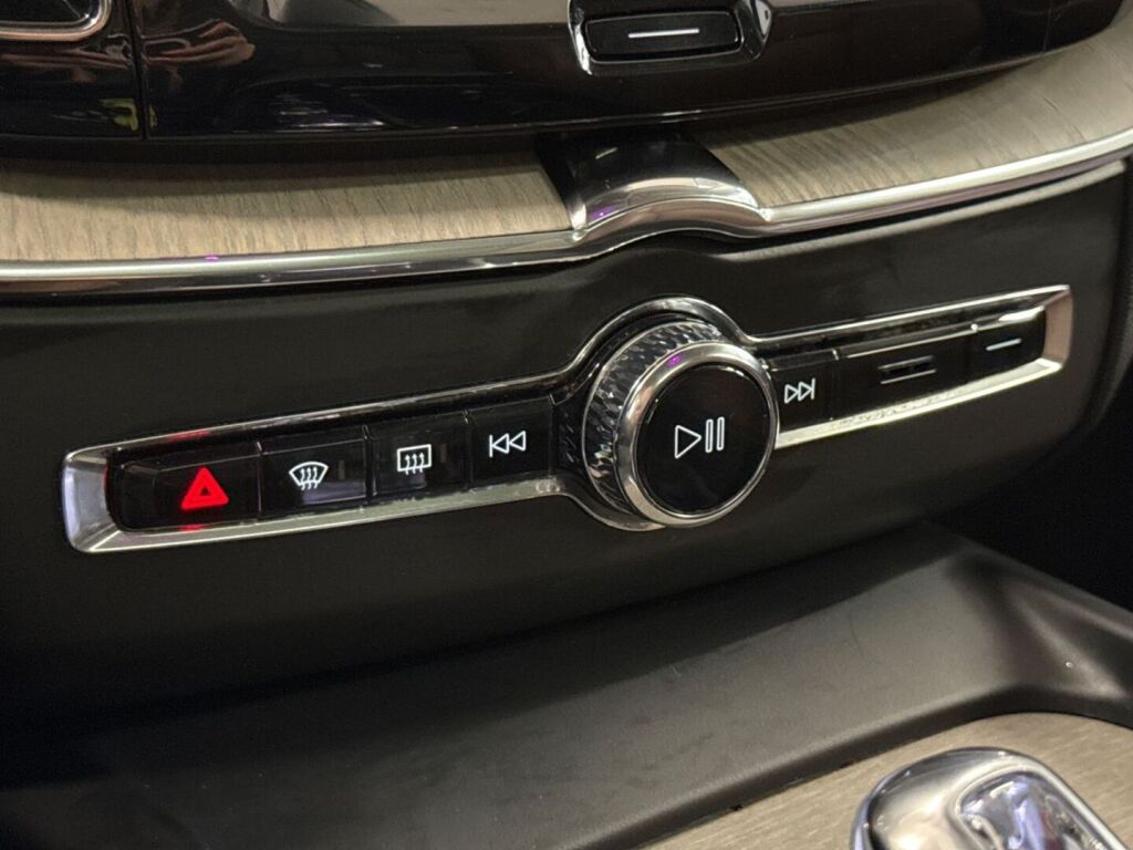 Volvo XC60 2019 Musta