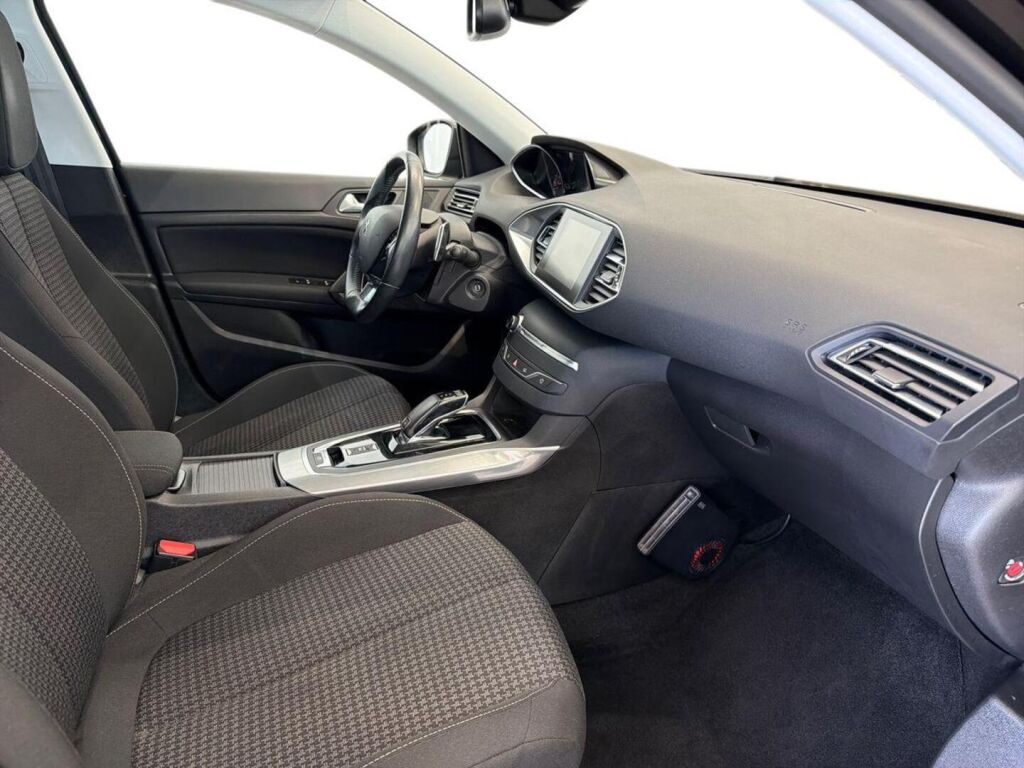 Peugeot 308 2019 Musta
