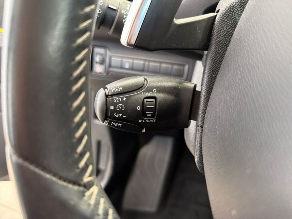 Peugeot 308 2019 Musta