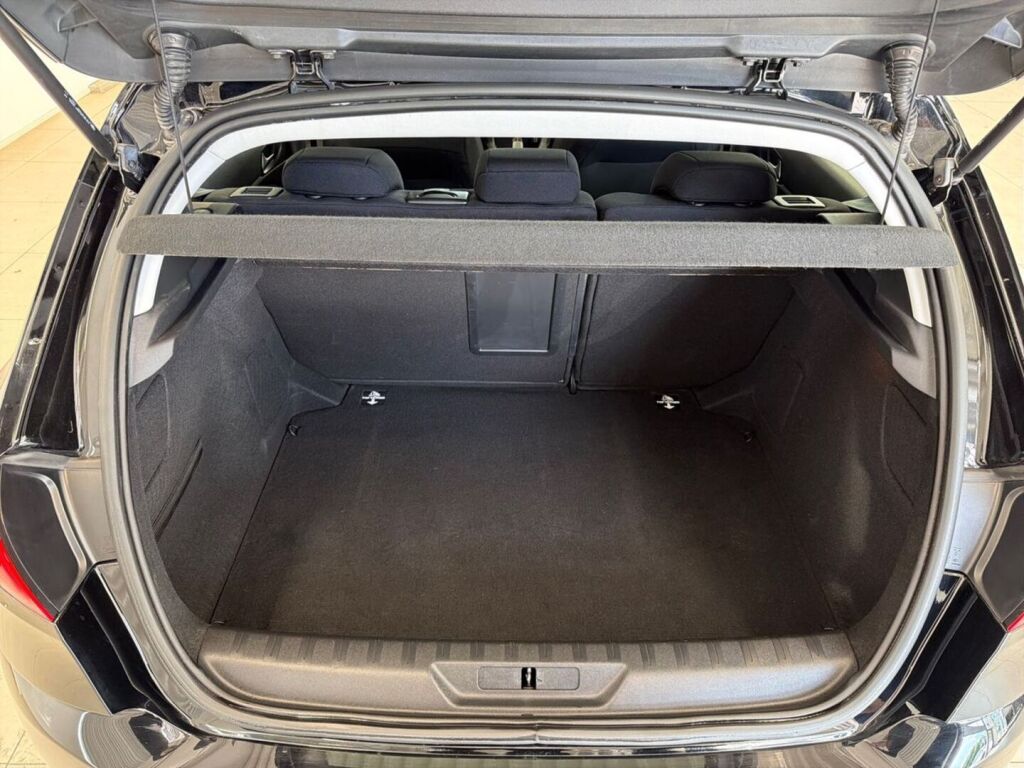 Peugeot 308 2019 Musta
