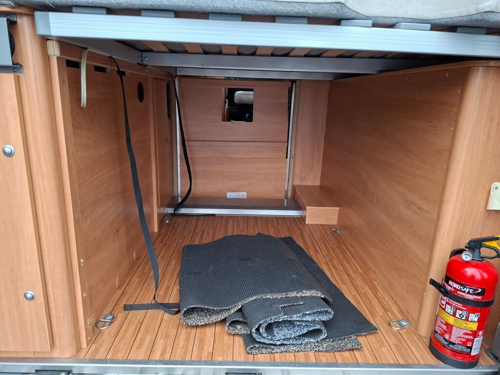 Pössl 2 WIN Plus VAN 600 2019 Hopea
