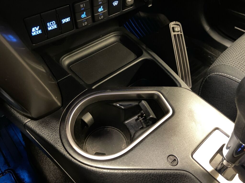 Toyota RAV4 2019 Ruskea (beige)