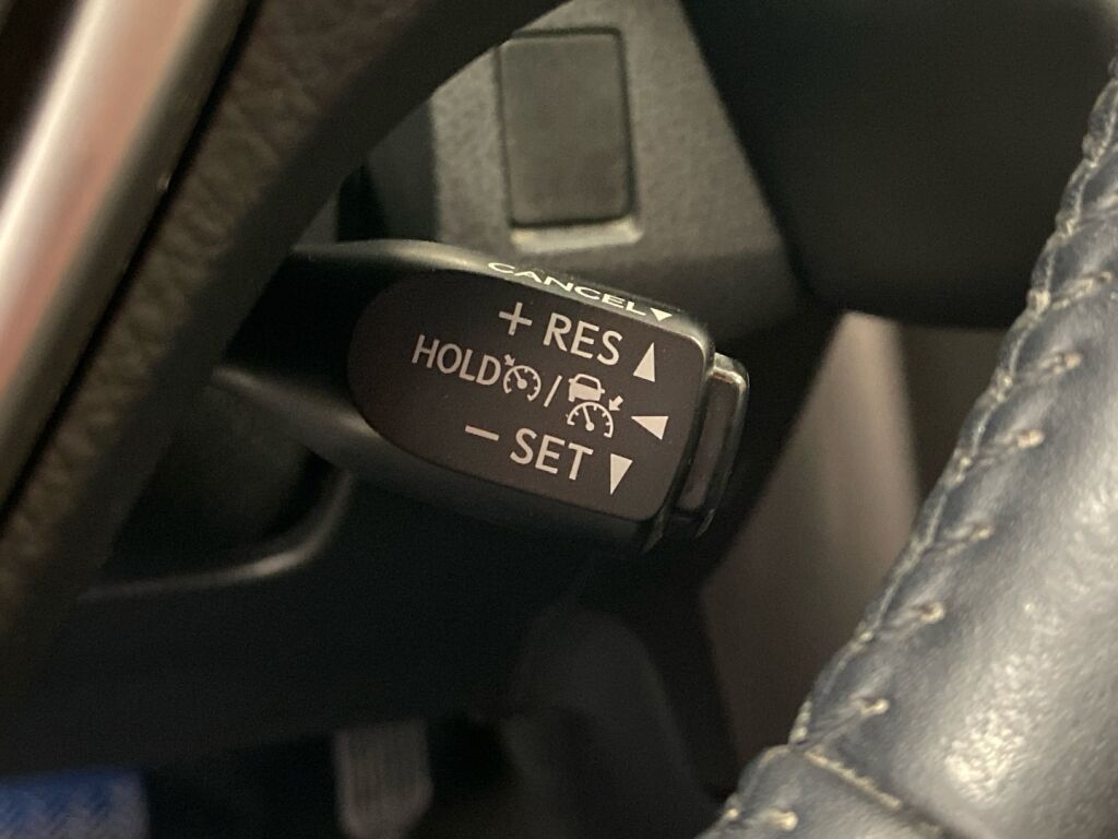Toyota RAV4 2019 Ruskea (beige)