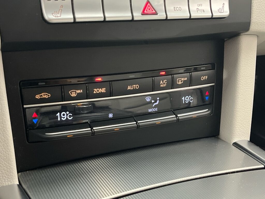 Mercedes-Benz E 2015 Sininen