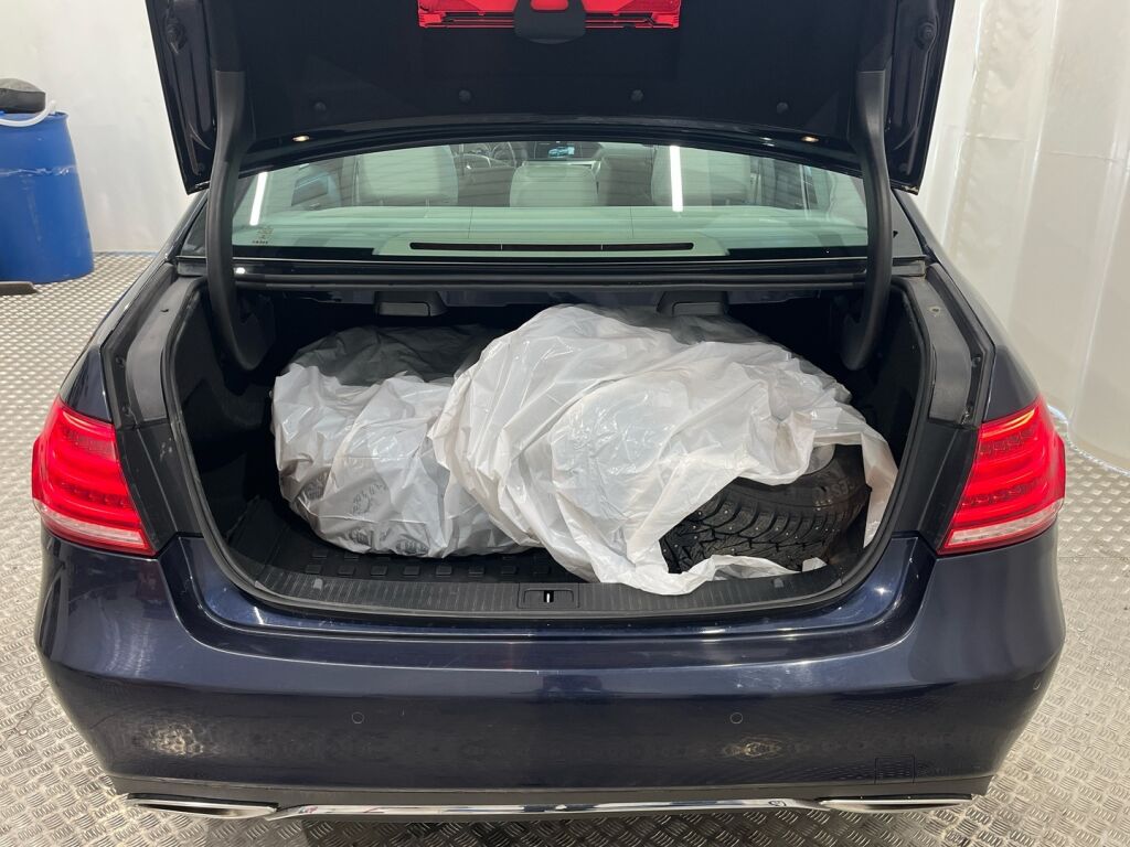 Mercedes-Benz E 2015 Sininen