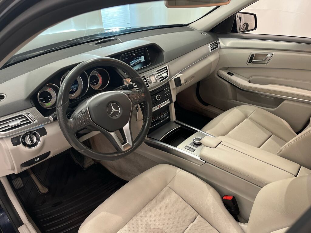 Mercedes-Benz E 2015 Sininen