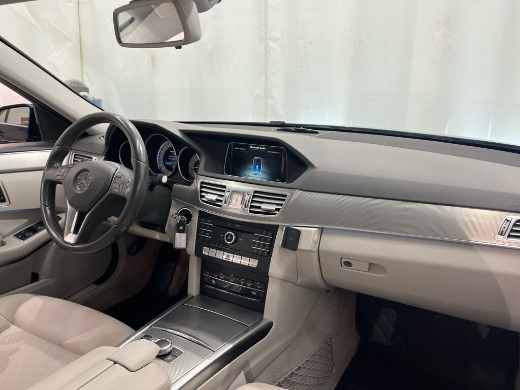 Mercedes-Benz E 2015 Sininen