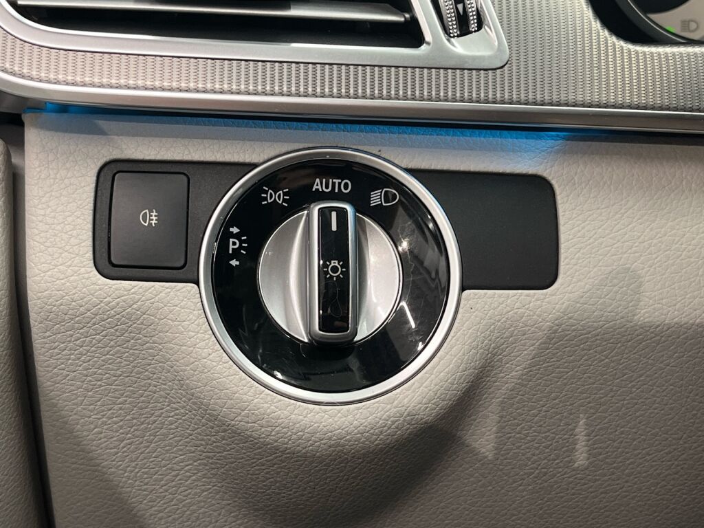 Mercedes-Benz E 2015 Sininen