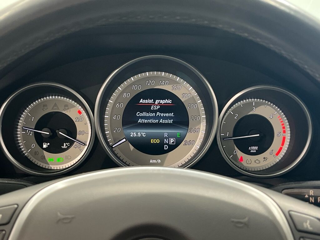 Mercedes-Benz E 2015 Sininen